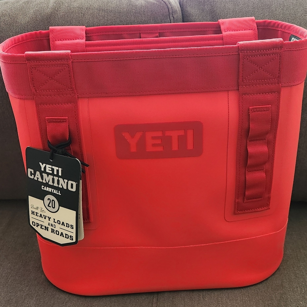 Yeti Camino Carryall 20 in Bold Red